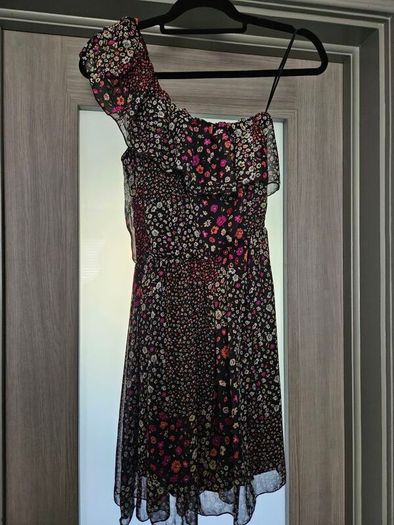 One shoulder dress