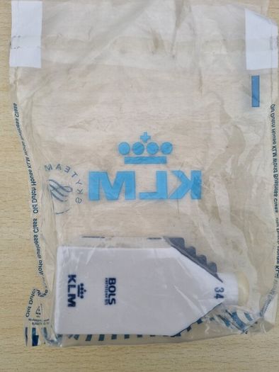 A ceramic miniature of the KLM house made in the Delft style