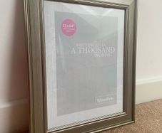 11x14" Picture frame antique gold colour