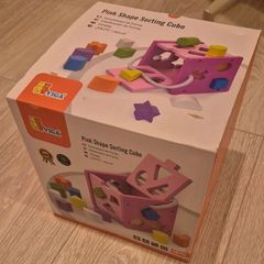 Viga shape sorting cubes