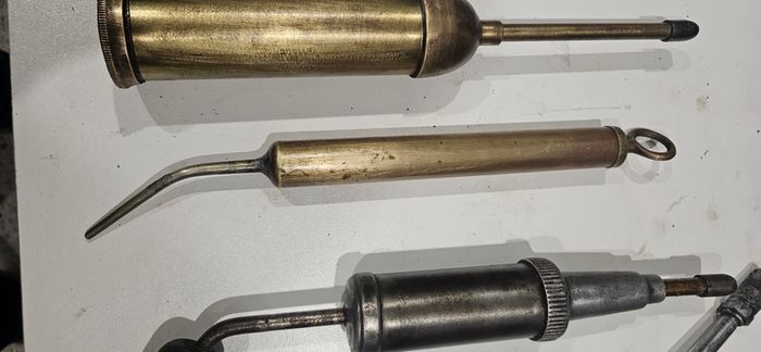 grease guns pumps