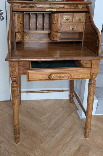 Beautiful Oak Roll-Top Writing Bureau  350 ONO