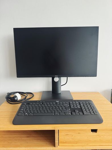 Dell 27 Adjustable Monitor + Logitech Wireless QWERTY Keyboard
