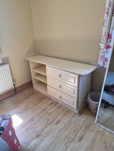 bedroom unit or TV unit