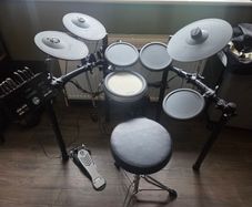 Yamaha DTX502 Electronic Drum Kit