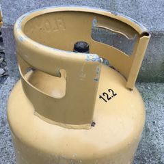 Empty gas cylinders