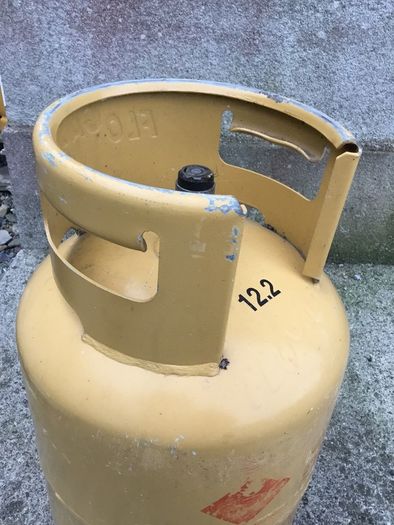 Empty gas cylinders