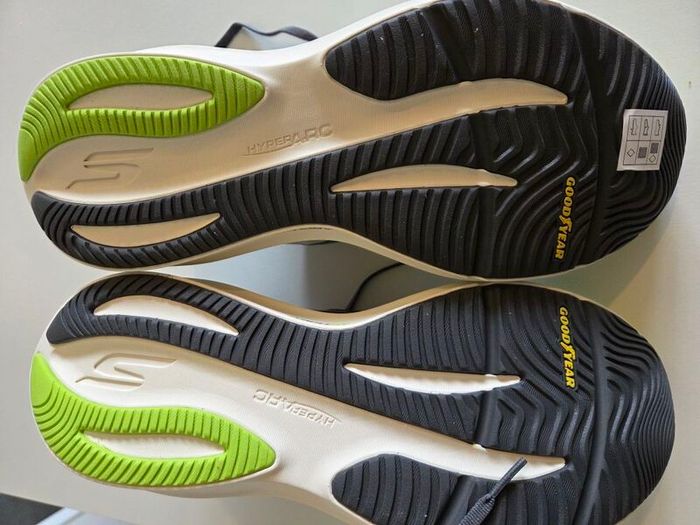 sketchers running shoes