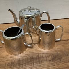 2nd set of Jug/Sugar bowl and tea pot in Silver