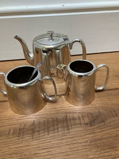 2nd set of Jug/Sugar bowl and tea pot in Silver