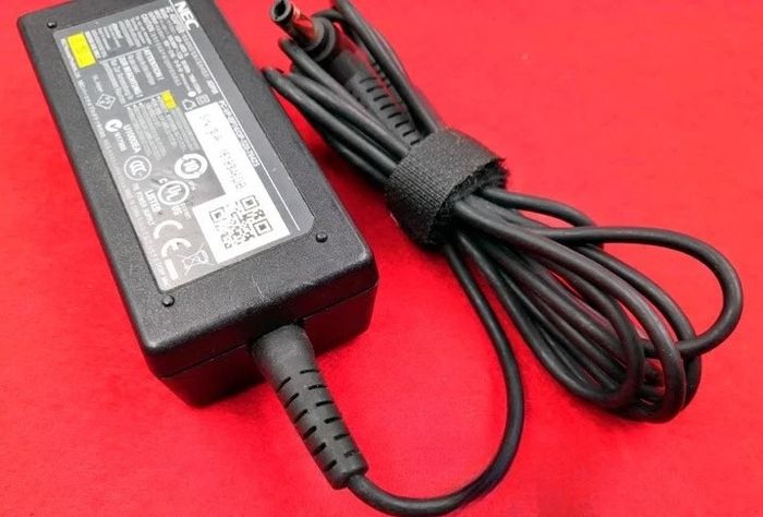 NEC 19V 2.1A 40W Laptop Charger ADP-40ED A Power Supply 5.5 2.5mm Tip Adapter (Original/Used)