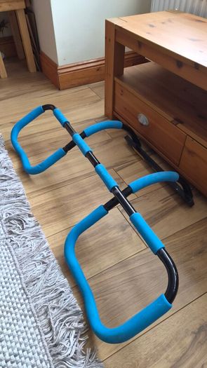 Pull up / push up bar