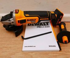 DeWALT 18V XR Cordless Brushless Angle Grinder + 5x DeWALT 125MM x1.1MM Extreme Runtime Inox Ceramic Cutting Discs.