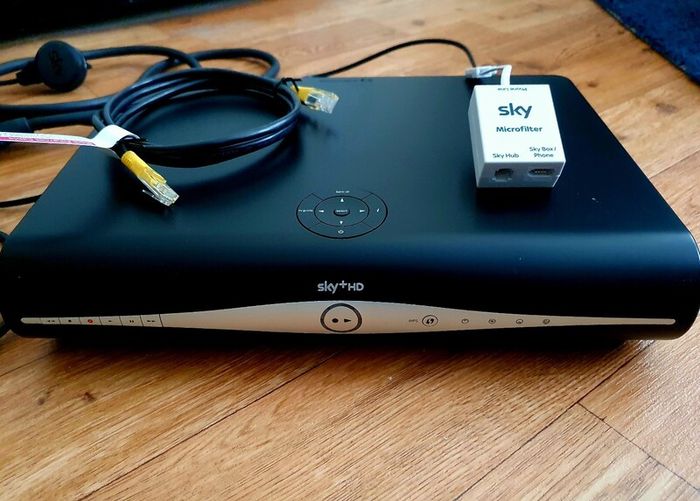 Sky+ HD Box (DRX890) 500GB - Powers On - Includes Cables
