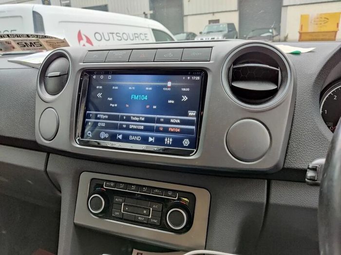 VW Volkswagen Amarok Apple CarPlay Android Auto Radio Stereo