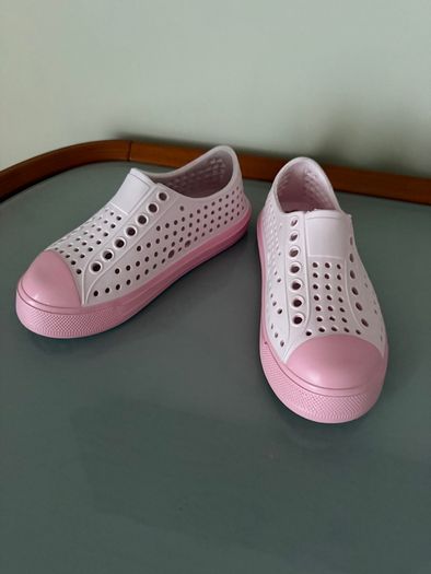 New Leigh Tucker slip on water trainers for beach / pool