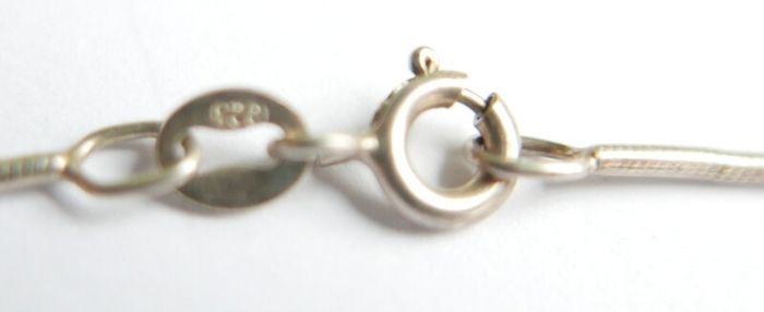Vintage 925 Sterling Silver and Genuine Baltic Amber Spider Pendant length 16" - 4,8g