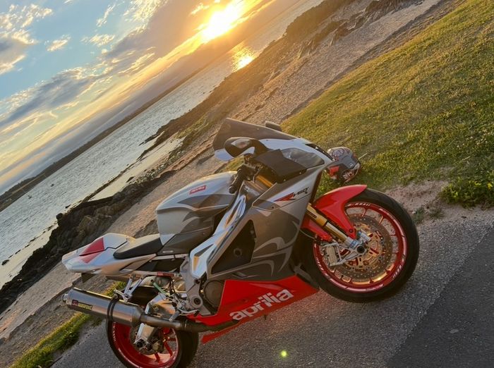 Aprilia RSV1000/ Rv60