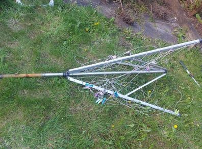 Outdoor clothes airer