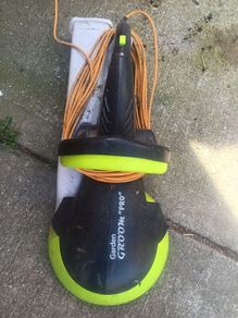 Electric hedge trimmers