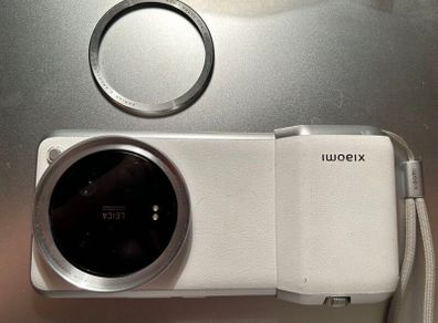 Xiaomi 14 ultra with Photography Kit