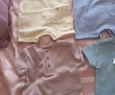 New baby rompers from Next .4 pack size 0 to 3 months .Plus new dungareens from M.and S .Size 3/ 6months .15 euro the lot