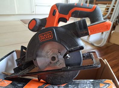 Black and Decker Cordless circular Saw