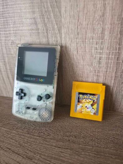 Nintendo Gameboy Colour + Pokemon Yellow
