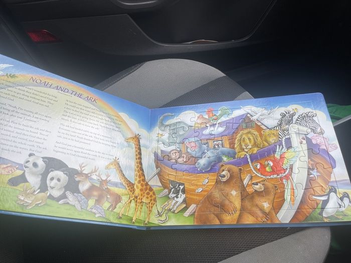 Noah's Ark and Other Classic Bible Stories Jigsaw Book