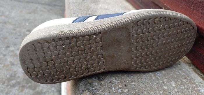 White & Blue Flat Runners (used).
