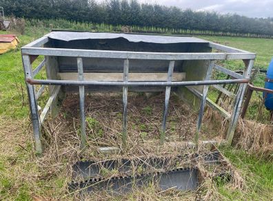 Calf creep feeder