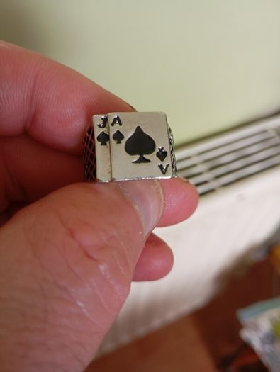 pocker  ring. medium sized man's