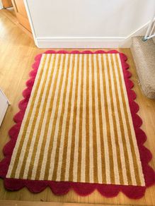 Scallop wool rug