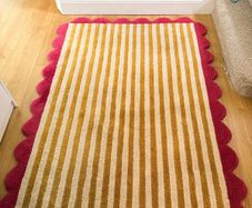 Scallop wool rug