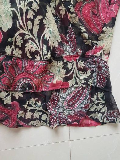 Flowery summer top size S