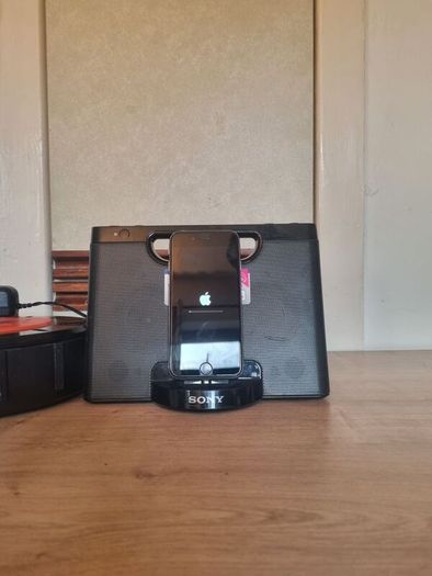 Sony RDP-M7iPN Portable Speaker with Lightning Dock