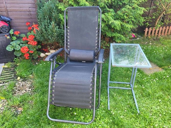 Garden table and sun