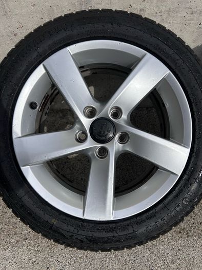 Genuine Volkswagen 16" Alloy Wheels - Like New Tyres