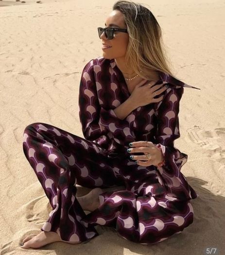 Amazing Zara Insta Famous Bloggers Limited Edition Pink Geo Print 3 Piece Suit, Blazer XL, Blouse XXL and Flare Trousers XL New with Tags