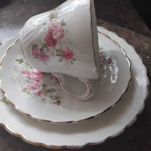 28piece Vintage Tea Set