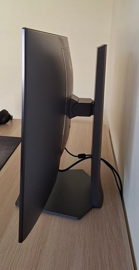 LG UltraGear 32" OLED Dual Mode 4K UHD 240Hz G-Sync Compatible Gaming Monitor with Pixel Sound