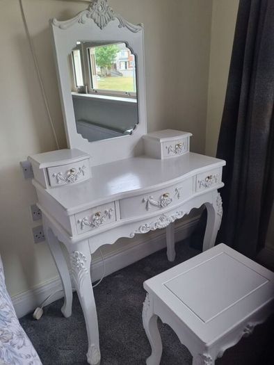 dressing table / vanity table and stool