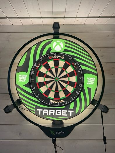 Winmau Blade 6 Dartboard + Limited Xbox Target Surround