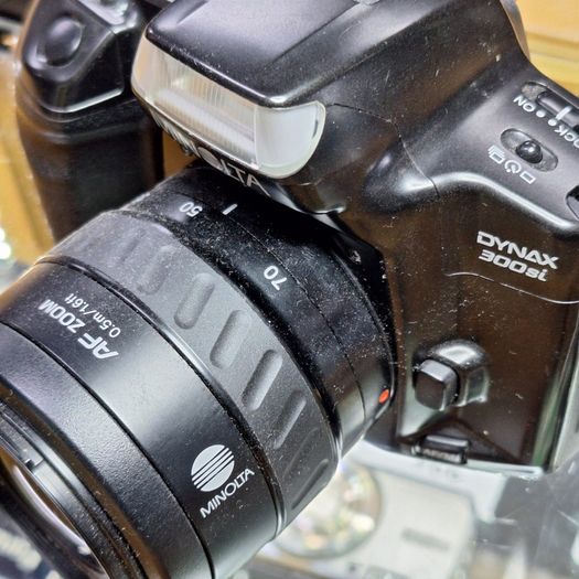 Minolta Dynax 300si 35mm Film Camera with AF Zoom 35-70mm f/3.5-4.5 Lens (Used) - 3-Month Warranty