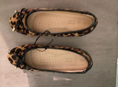 Size 5 leopard coloured dress shoes for women
