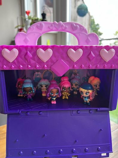 Hatchimals Mini Pixies Fashion Show Castle 8 Figures