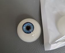Pair of glass eyes