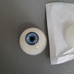 Pair of glass eyes