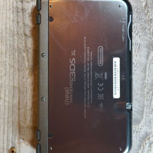 New Nintendo 3ds xl 128gb sd card hshop 1000s games for free VGC