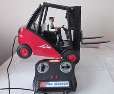 Dickie Work Master Linde Remote Control Forklift & Driver Truck Toy